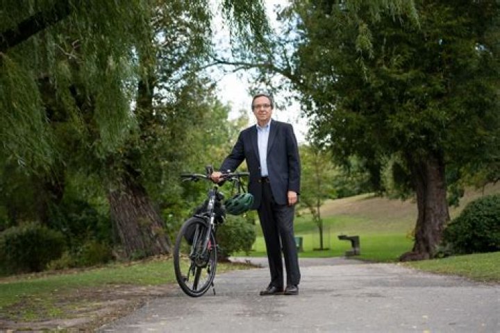 Gil Penalosa Height, Weight, Net Worth, Age, Birthday, Wikipedia, Who, Instagram, Biography